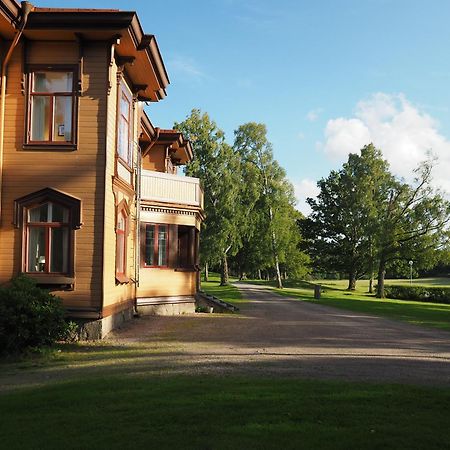 Naeaes Slott Guest House Floda  Bagian luar foto