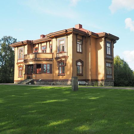 Naeaes Slott Guest House Floda  Bagian luar foto