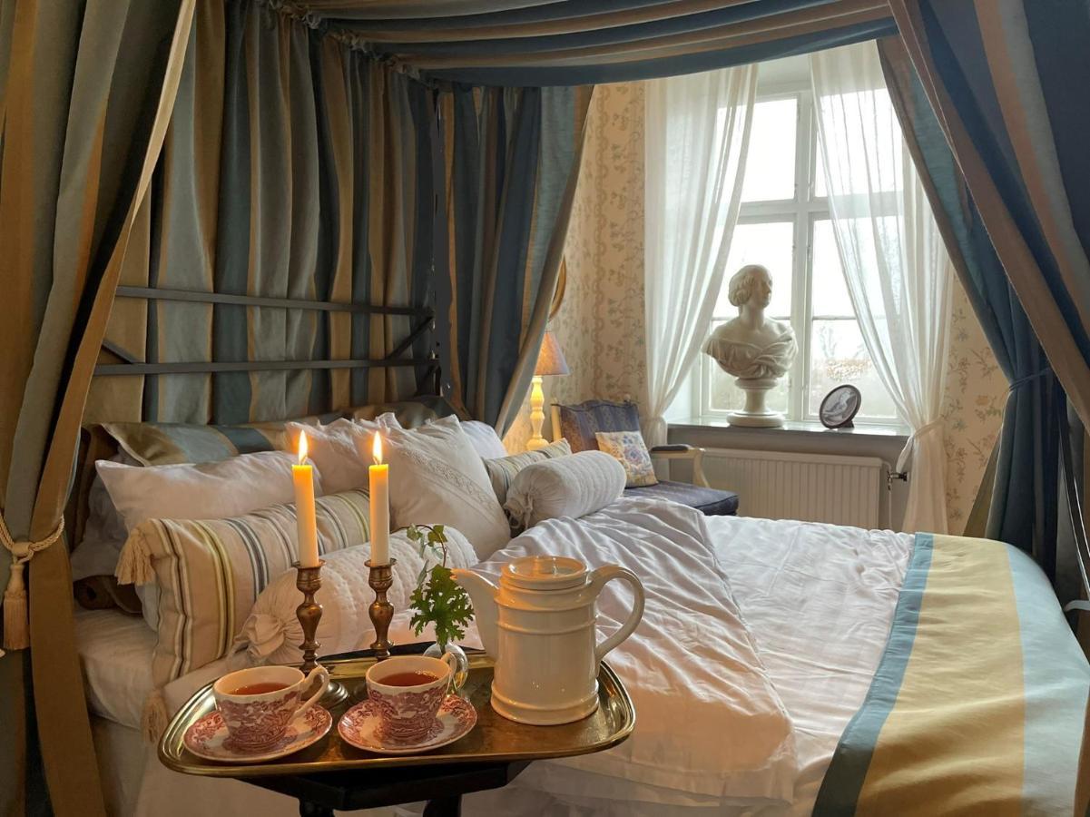 Naeaes Slott Guest House Floda  Bagian luar foto