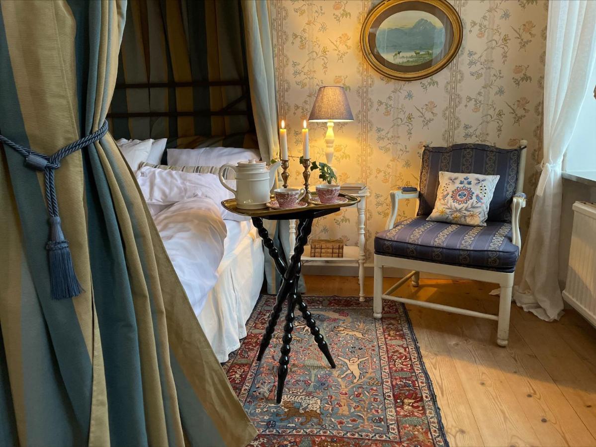 Naeaes Slott Guest House Floda  Bagian luar foto