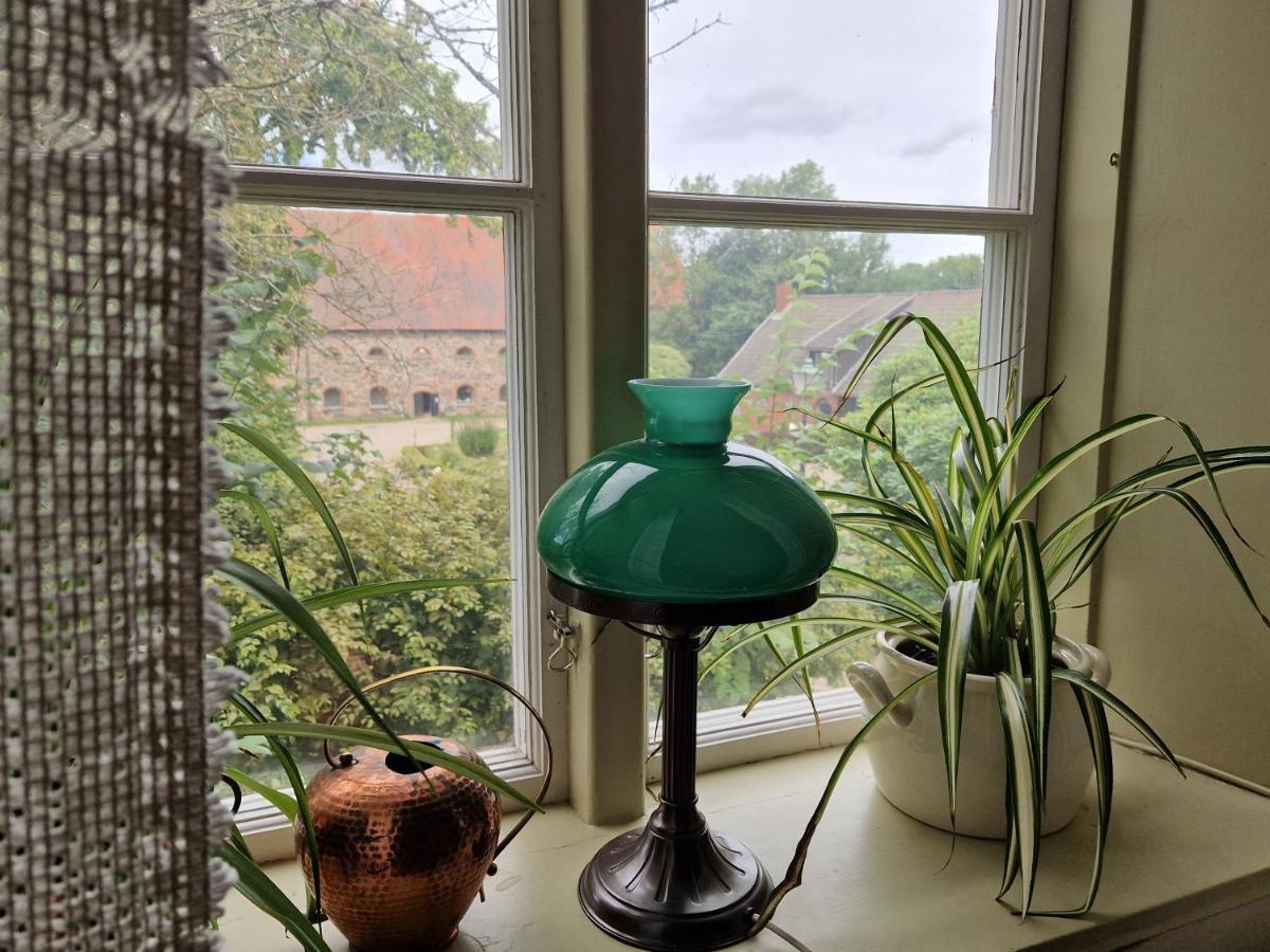 Naeaes Slott Guest House Floda  Bagian luar foto