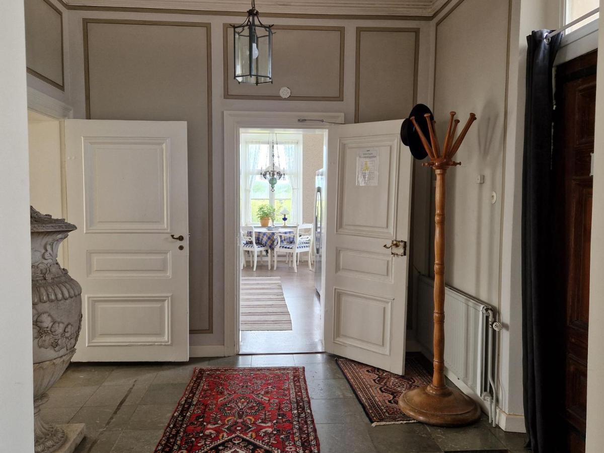 Naeaes Slott Guest House Floda  Bagian luar foto
