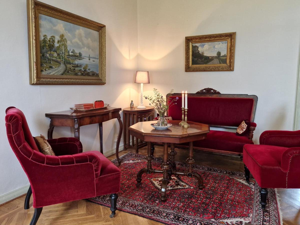 Naeaes Slott Guest House Floda  Bagian luar foto