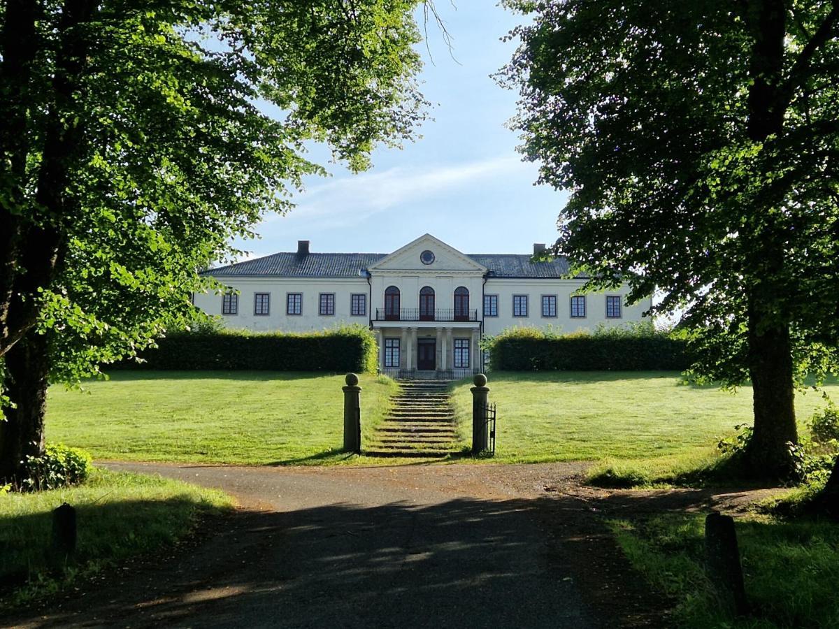 Naeaes Slott Guest House Floda  Bagian luar foto