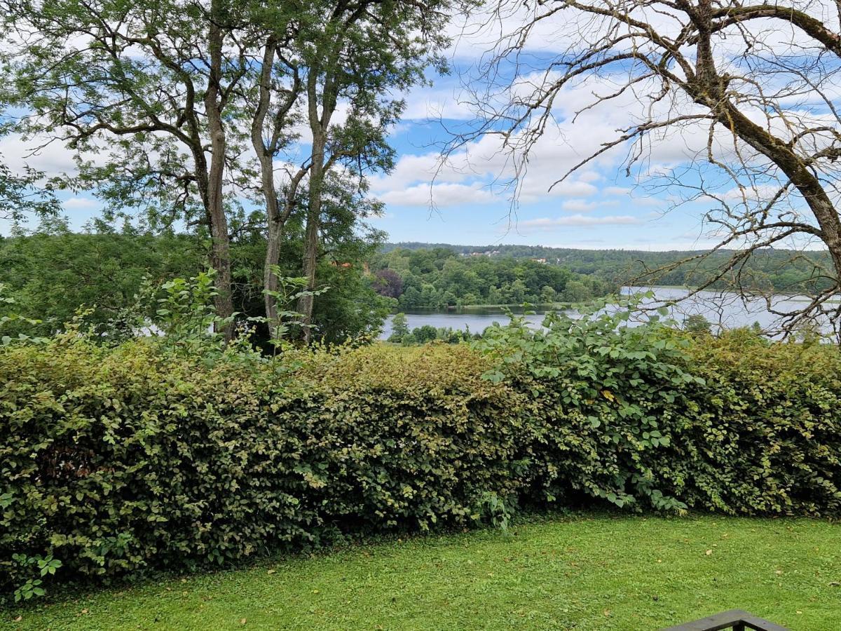 Naeaes Slott Guest House Floda  Bagian luar foto