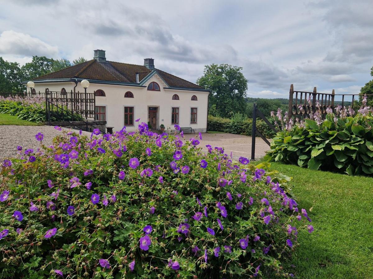 Naeaes Slott Guest House Floda  Bagian luar foto