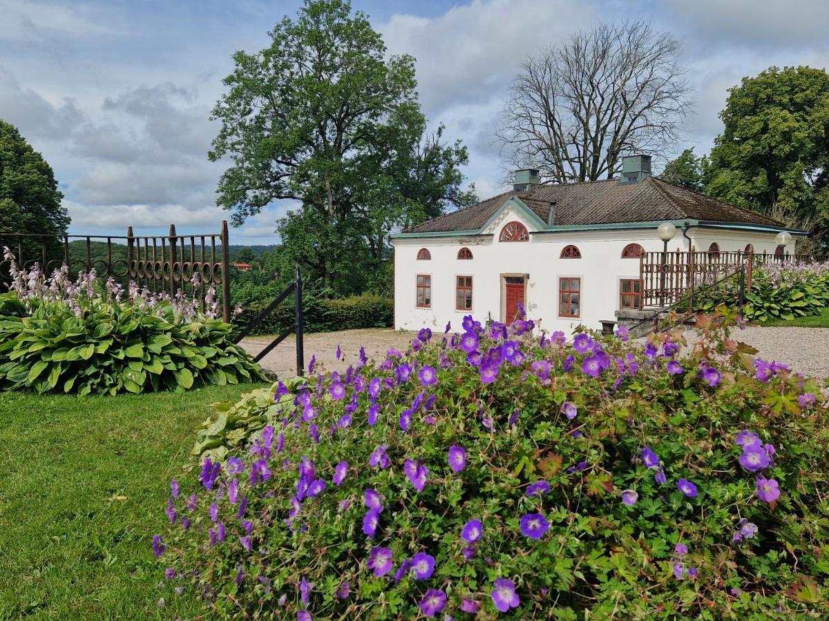Naeaes Slott Guest House Floda  Bagian luar foto