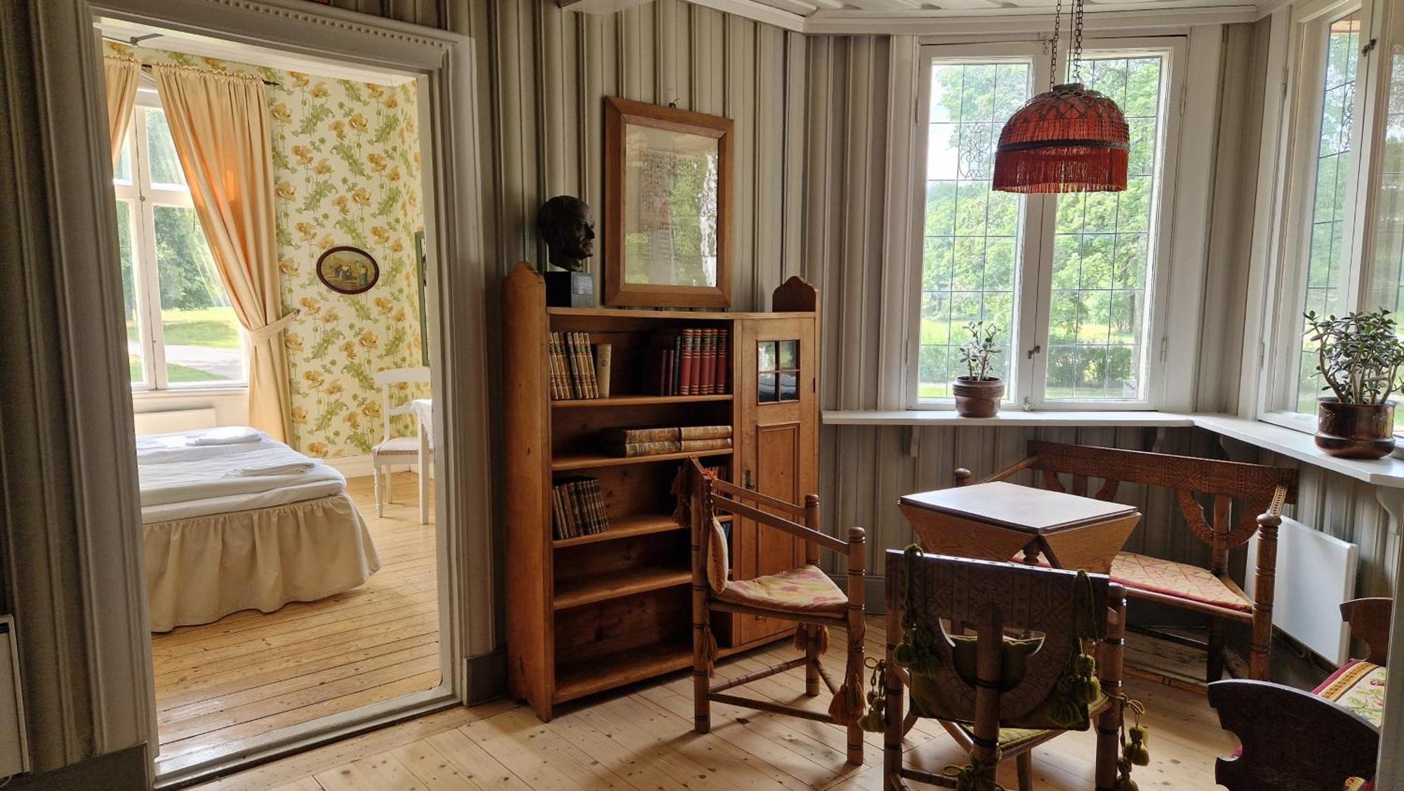 Naeaes Slott Guest House Floda  Bagian luar foto