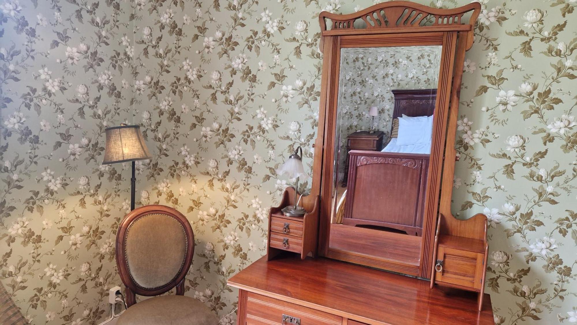 Naeaes Slott Guest House Floda  Bagian luar foto