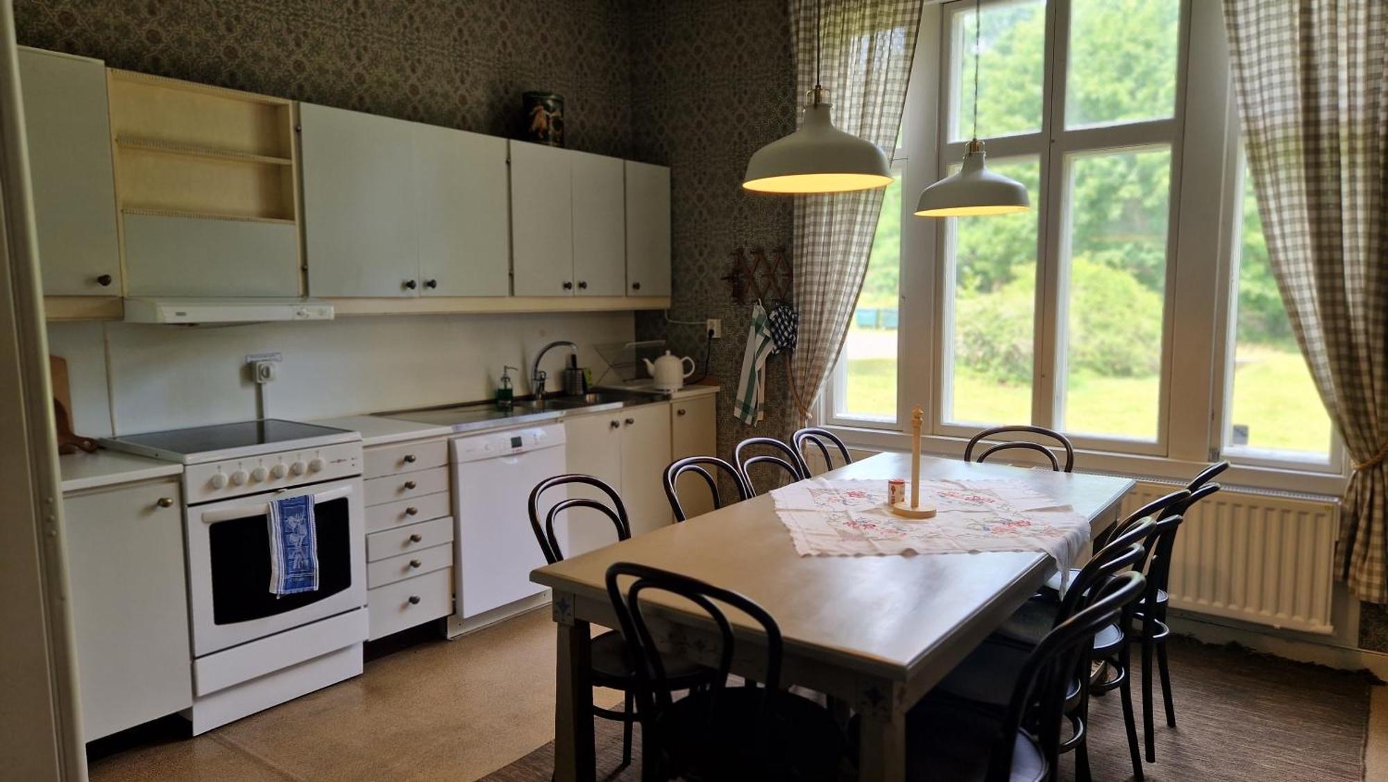 Naeaes Slott Guest House Floda  Bagian luar foto