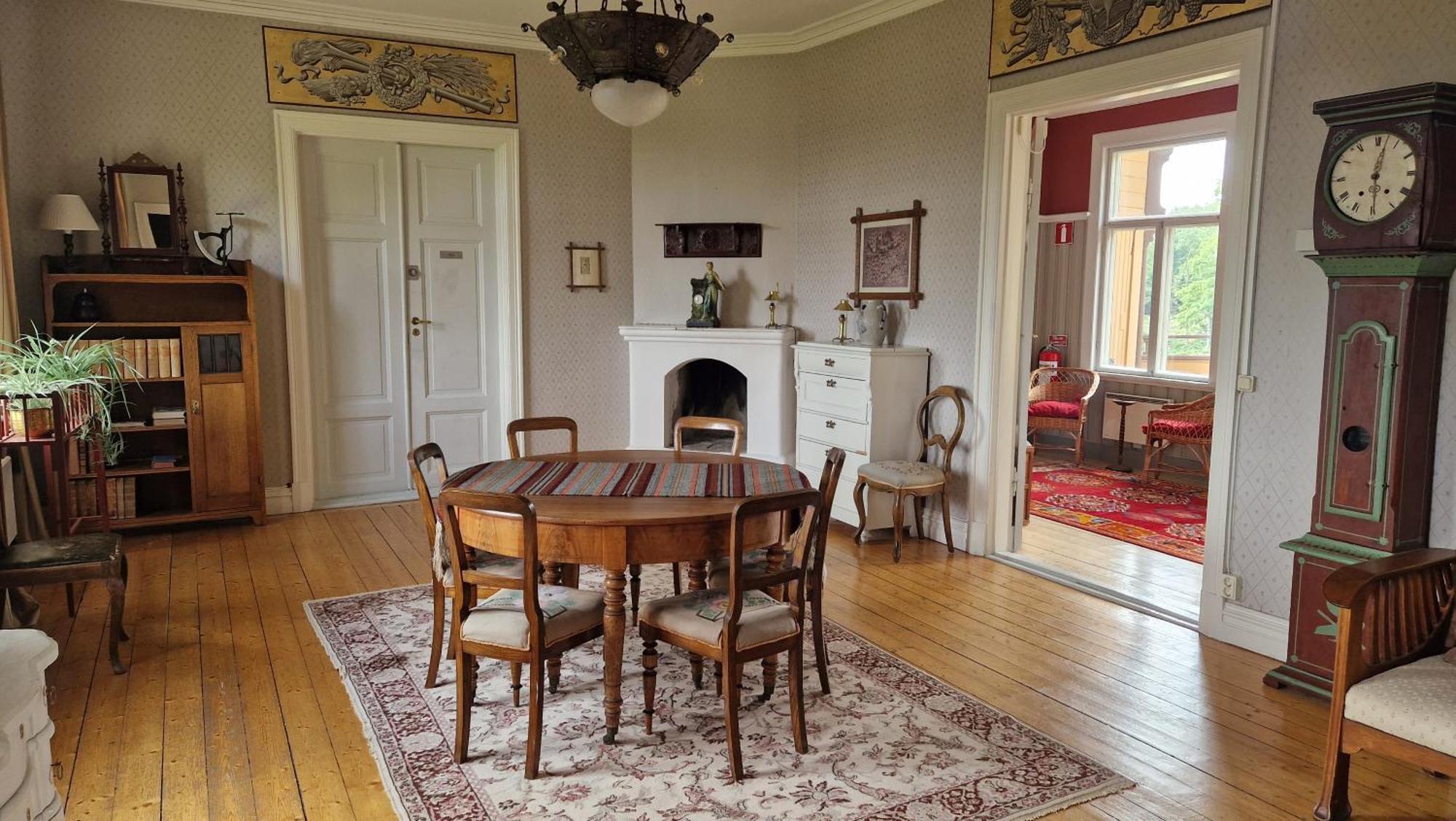 Naeaes Slott Guest House Floda  Bagian luar foto