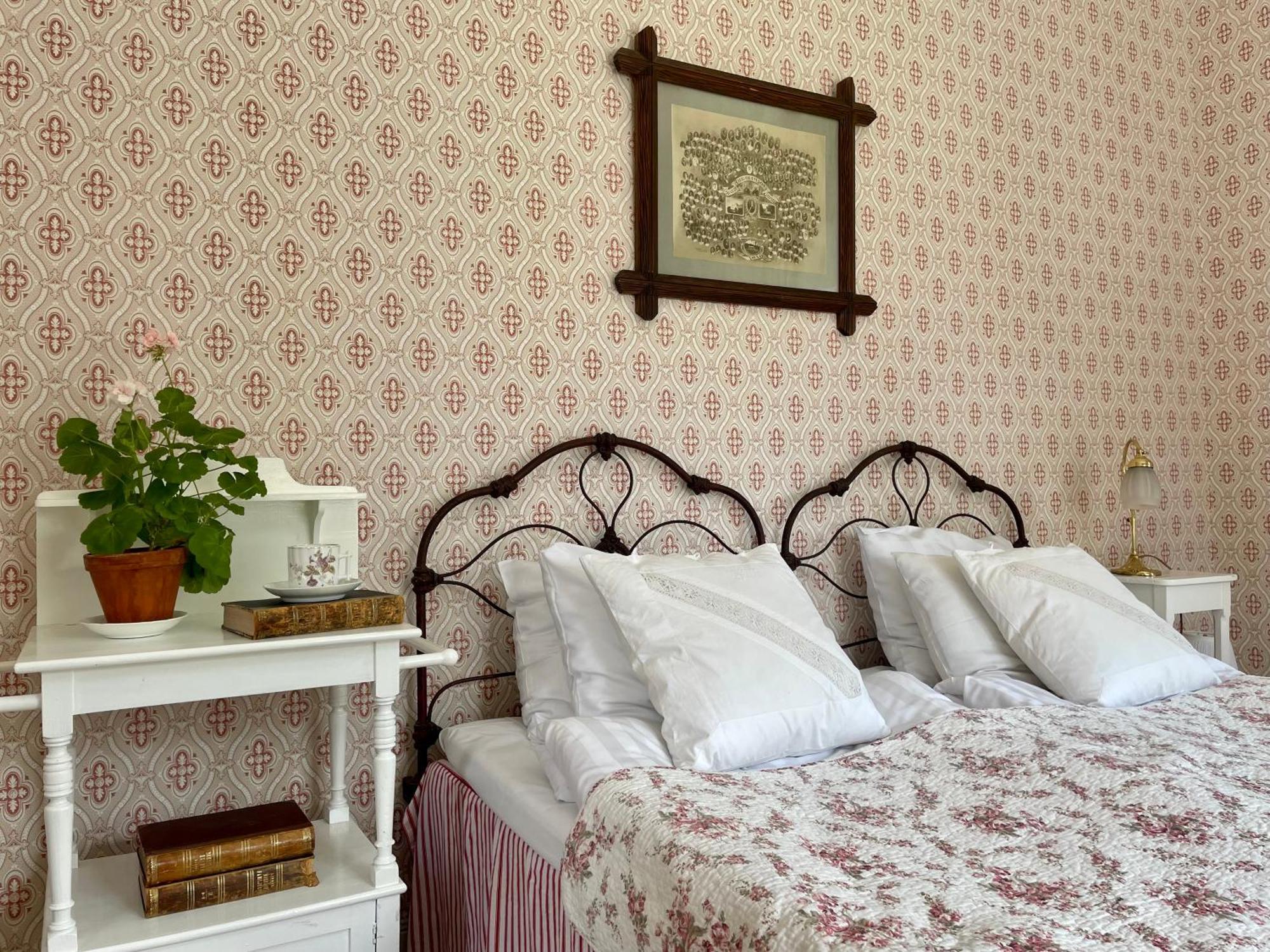 Naeaes Slott Guest House Floda  Bagian luar foto