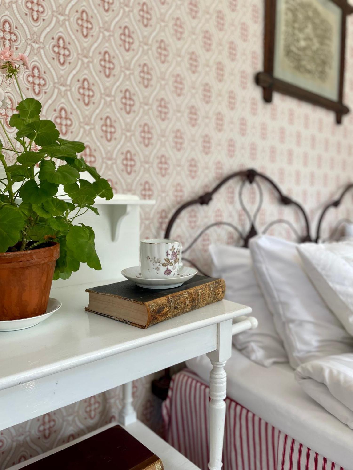 Naeaes Slott Guest House Floda  Bagian luar foto