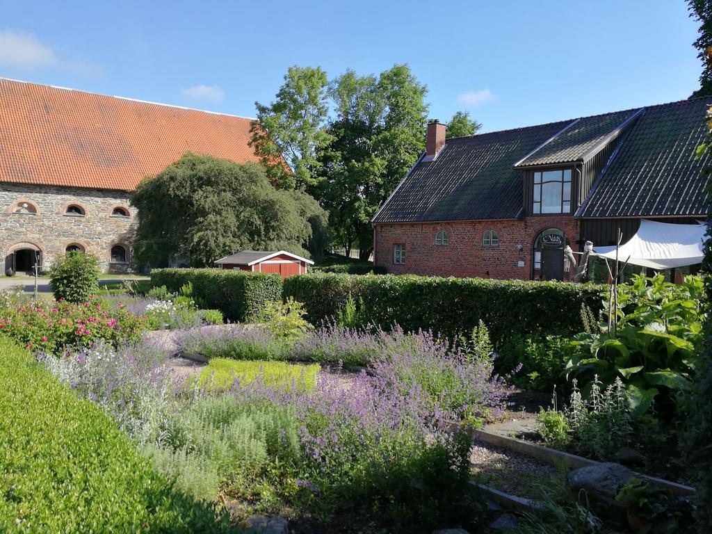 Naeaes Slott Guest House Floda  Bagian luar foto