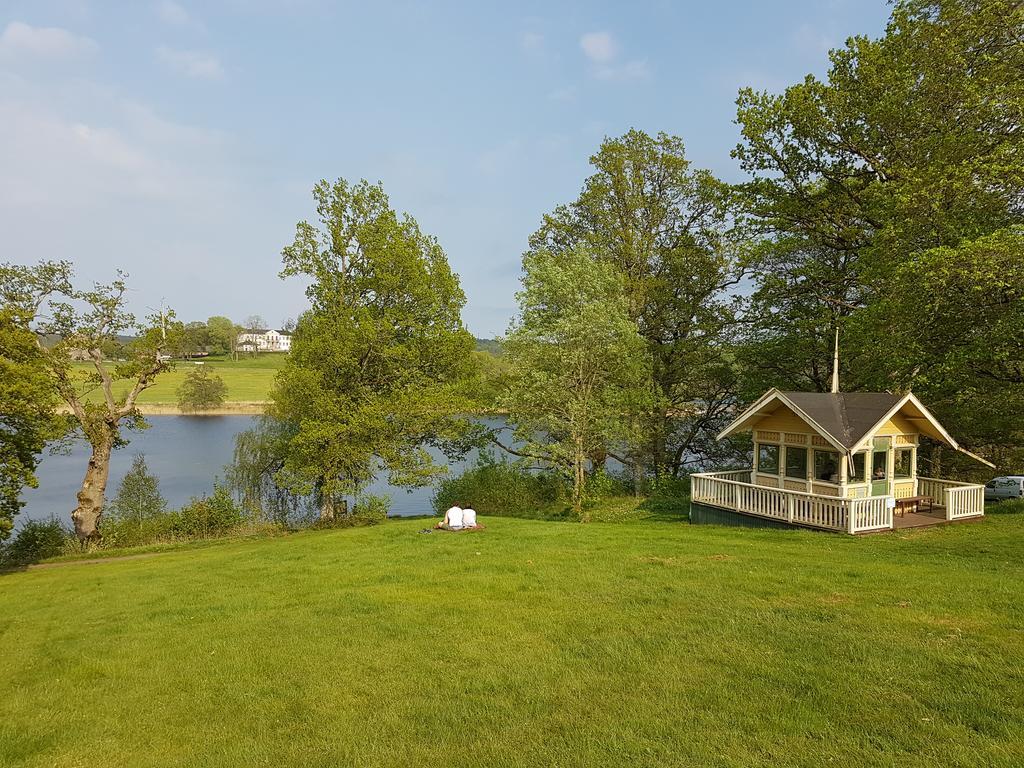 Naeaes Slott Guest House Floda  Bagian luar foto