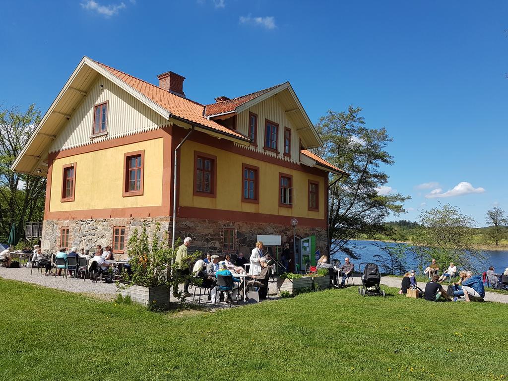 Naeaes Slott Guest House Floda  Bagian luar foto