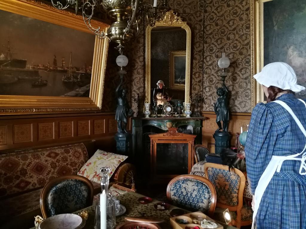 Naeaes Slott Guest House Floda  Bagian luar foto